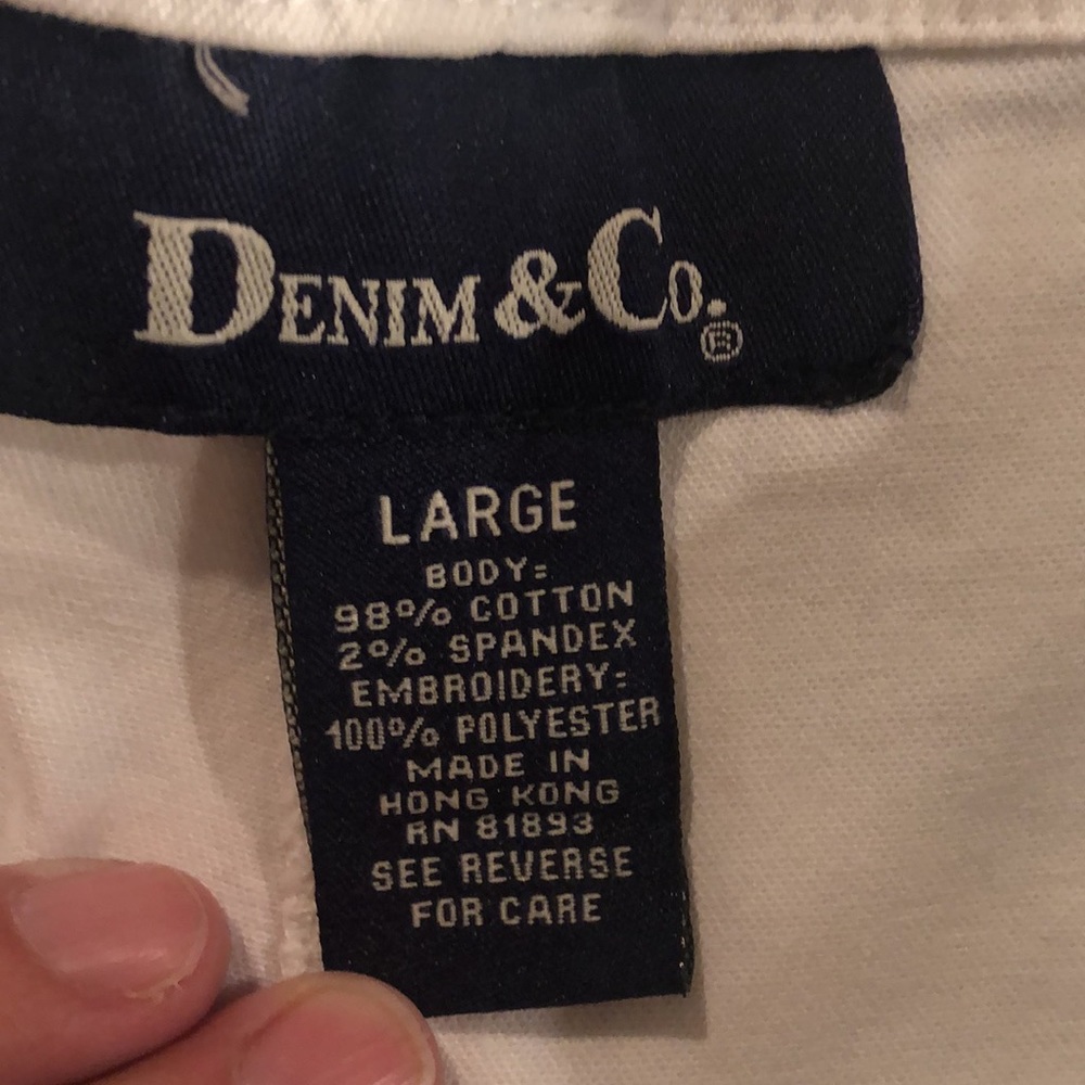 Denim & Co capris in white. With embroidery detail and a cotton blend size large - Picture 13 of 16